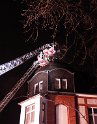 Feuer 3 Dachstuhlbrand Koeln Muelheim Gluecksburgstr P190